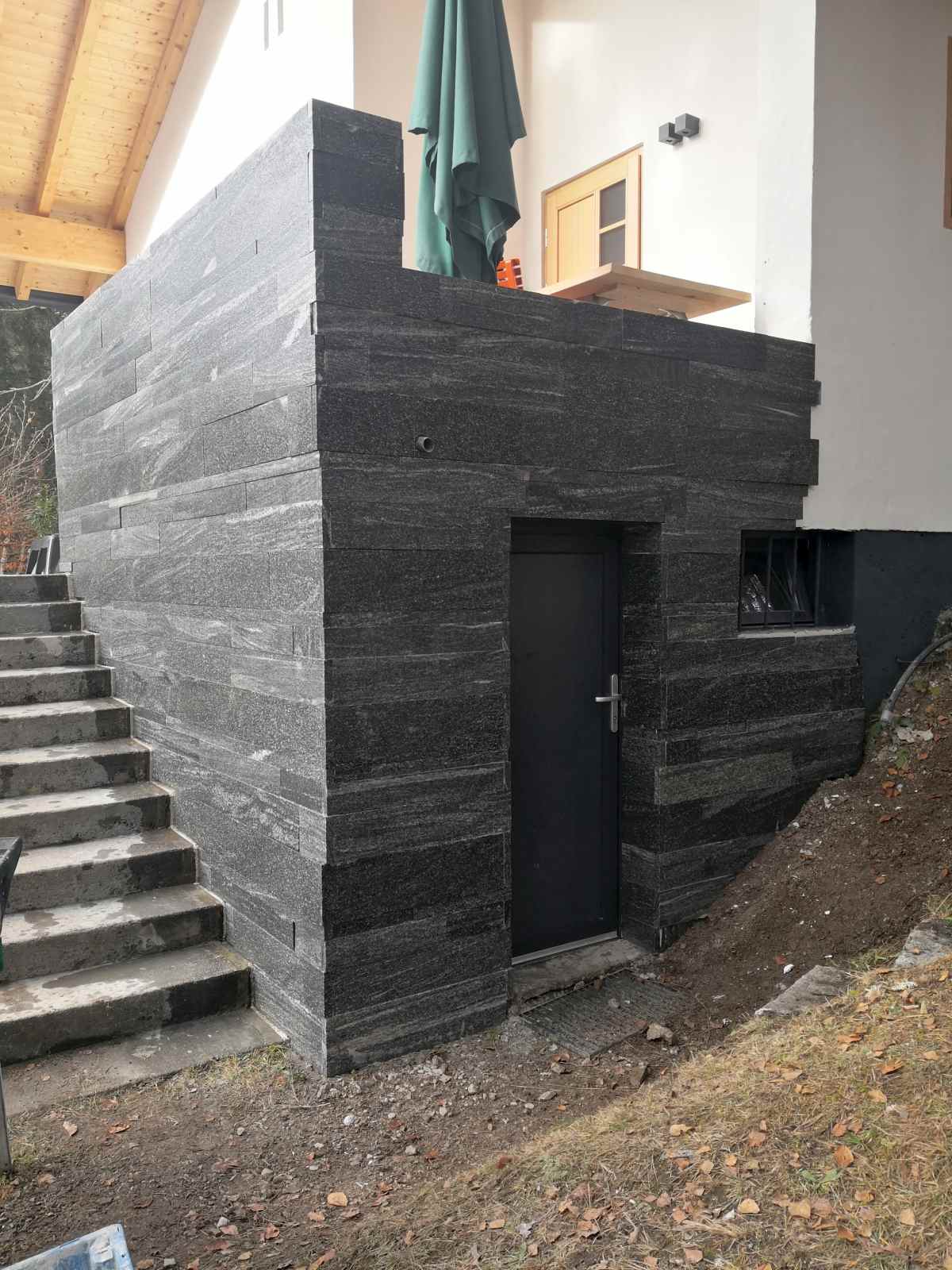Mauerverkleidung in Stein