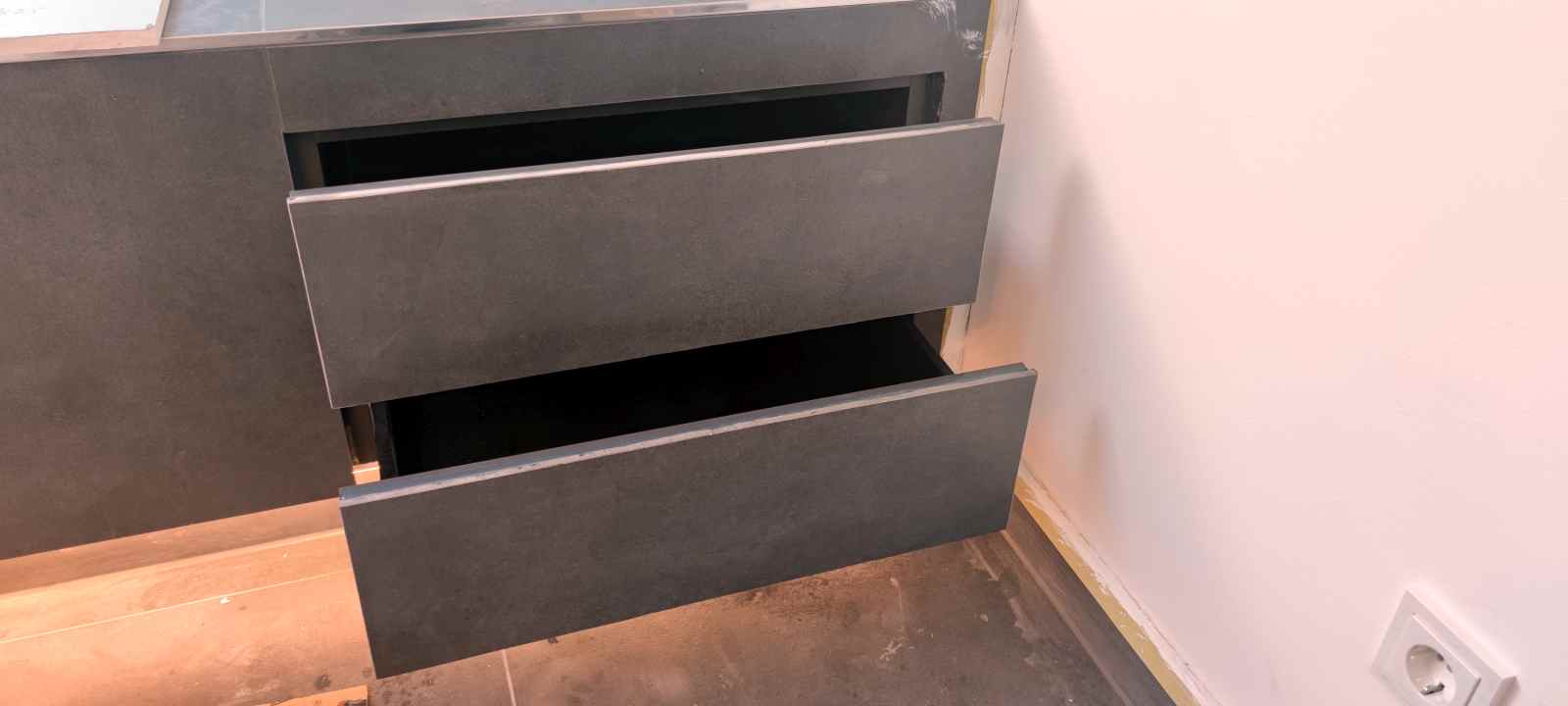 Möbelverkleidung mit Keramik